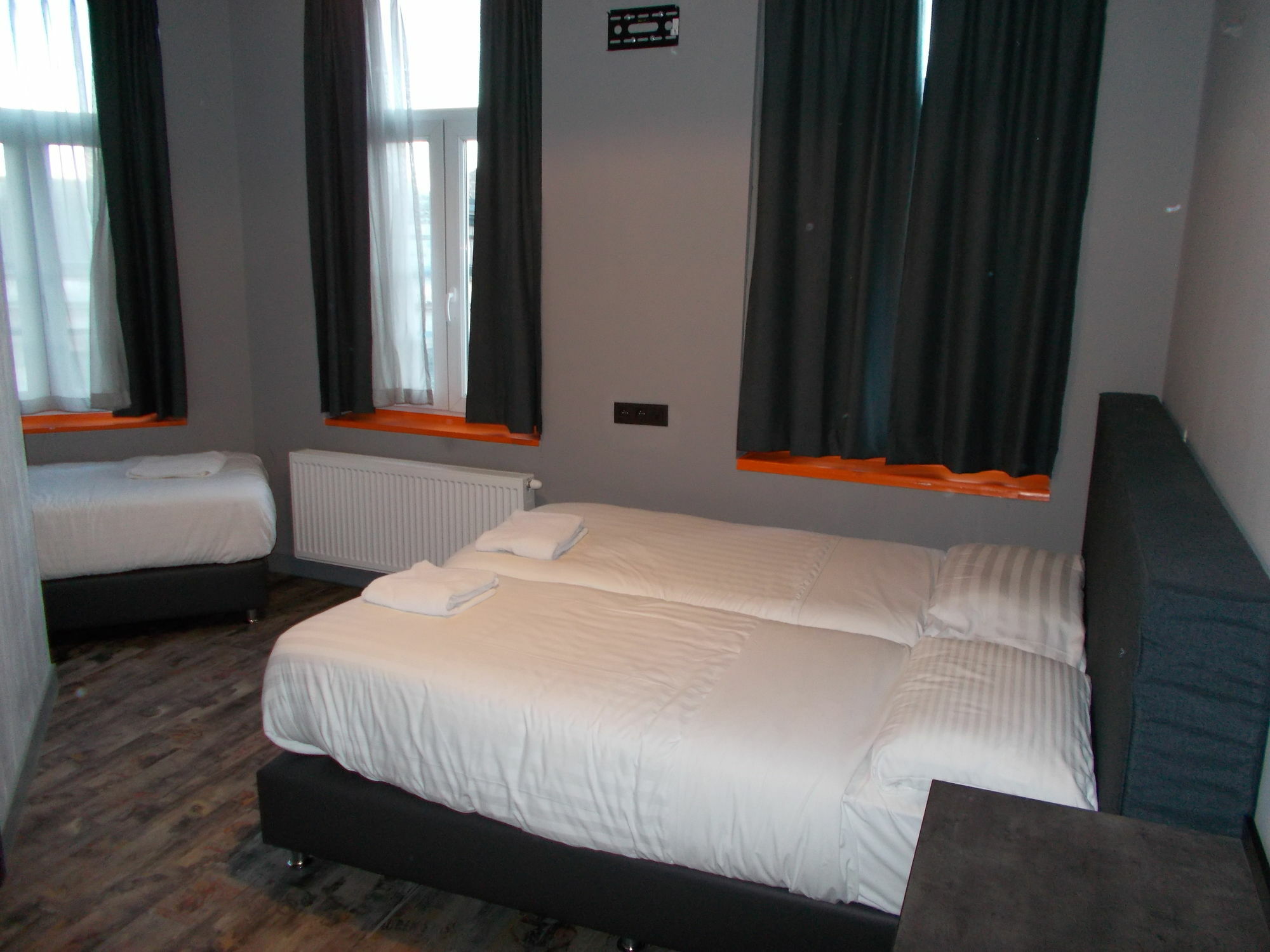 Urban City Centre Hostel Brussels Exterior photo